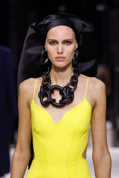 Look 32